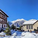 Zur Alten Post - Old Post Office Apartment Grachen